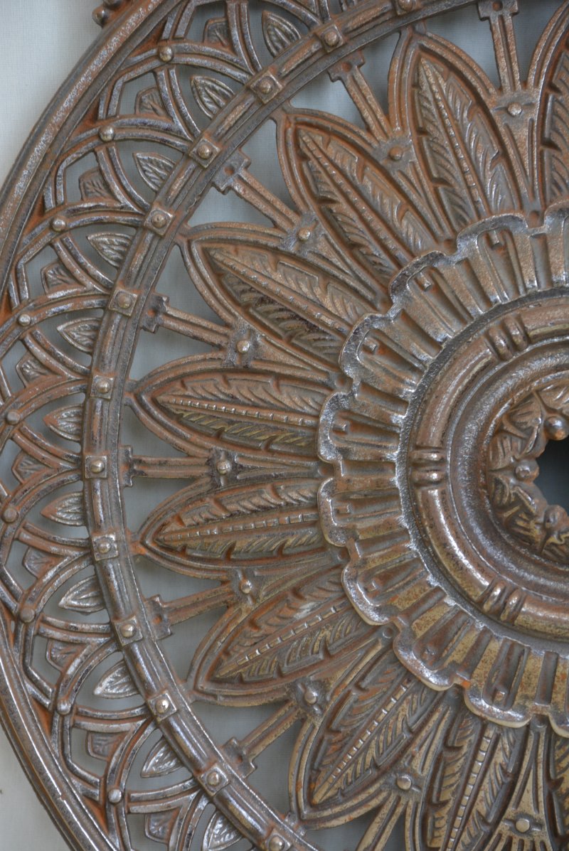 Antique Victorian Cast Iron Ceiling Rose With Feather And Ivy Decoration - Image 7